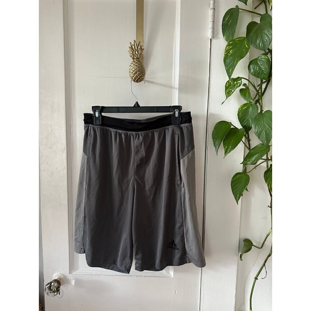 Adidas men’s size medium gray workout shorts